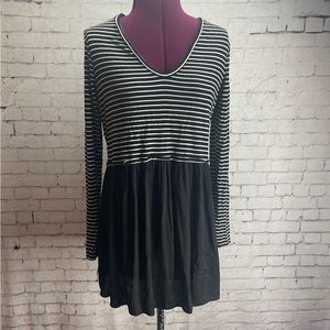 Luxe Essential Denim LED size medium long sleeve black & white maternity shirt